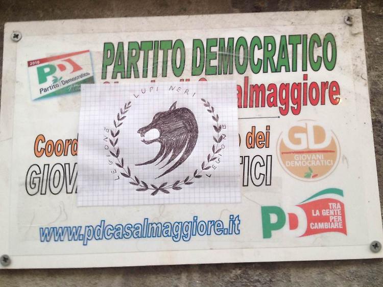 Pd nel mirino dei 'Lupi Neri'