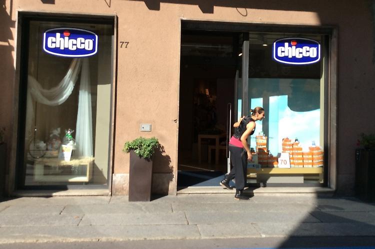 Finte clienti alla Chicco, rubato l'incasso di 800 euro