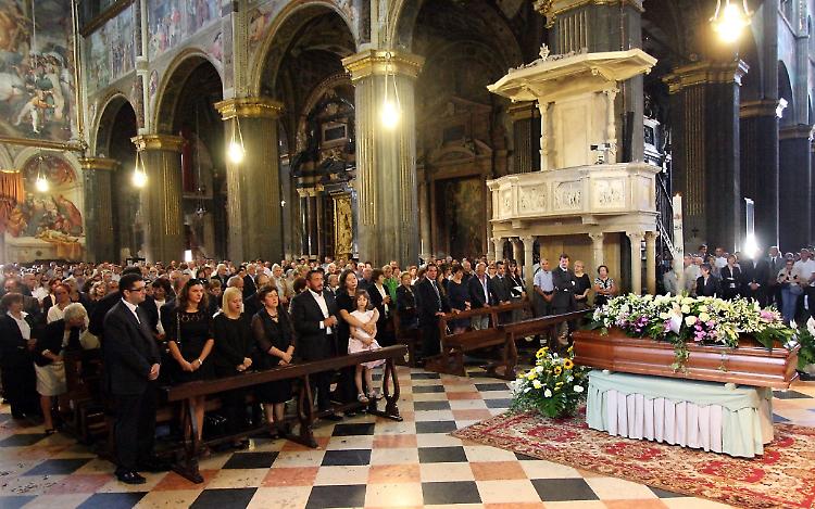 Duomo gremito per l'addio a Maschi