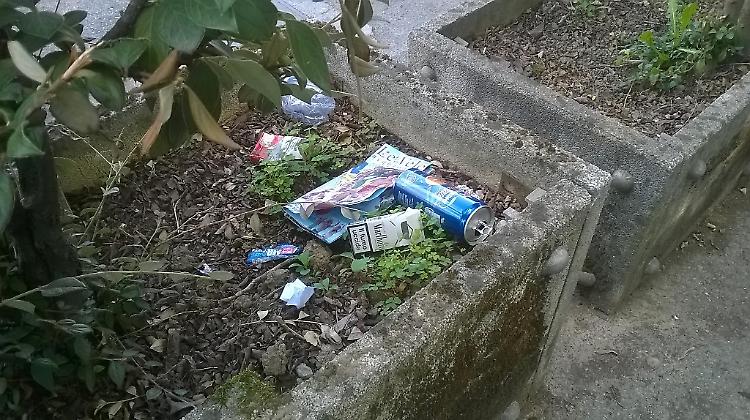 Gli incivili non vanno in vacanza