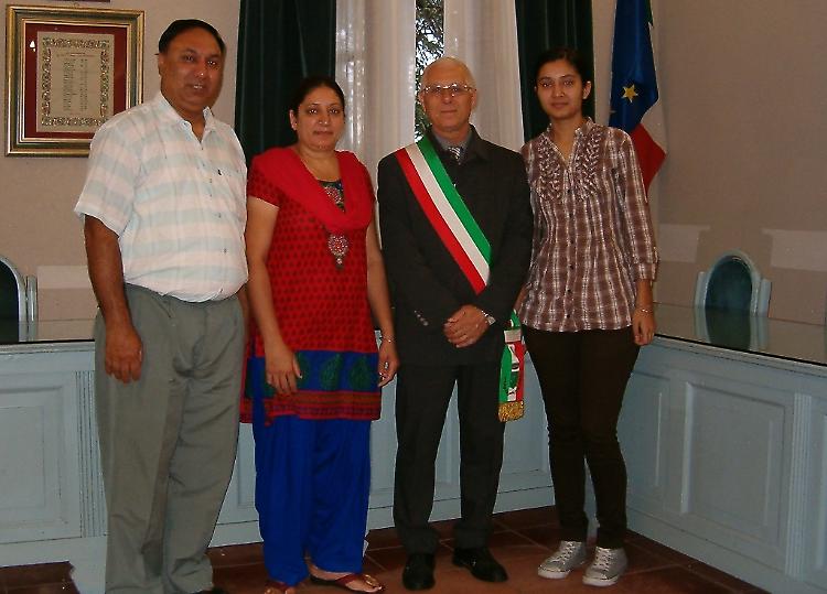 Diventa cittadina italiana, ma i ladri le svaligiano la casa