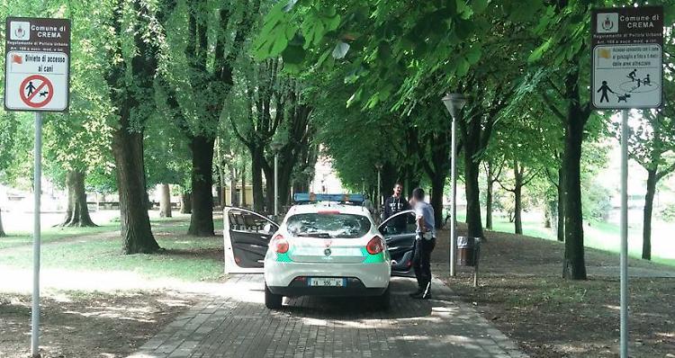Giardini, i padroni dei cani non rispettano i nuovi cartelli