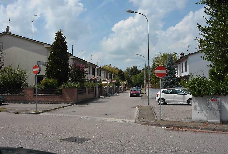 Casa razziata in pieno giorno