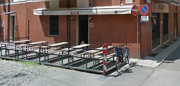 Si scatena in birreria e aggredisce i carabinieri