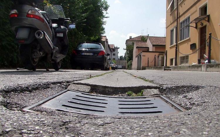 Crema, buche nelle vie Stazione e Cavalli