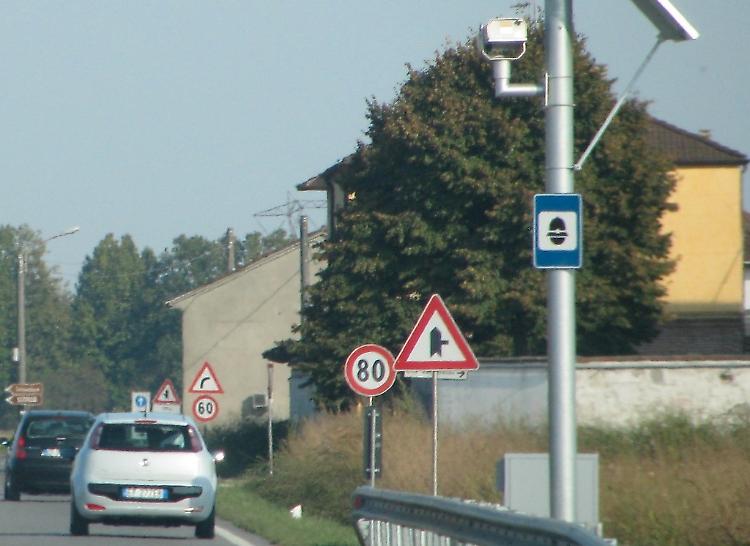 Multato 19 volte all'autovelox, salasso da quattromila euro