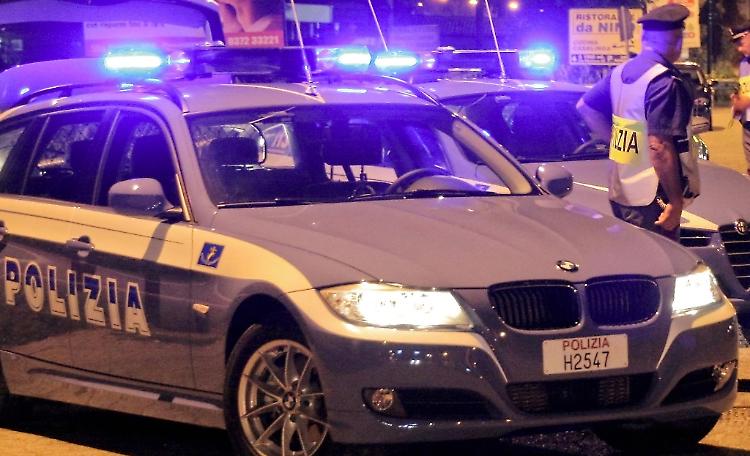 Un'auto della polizia