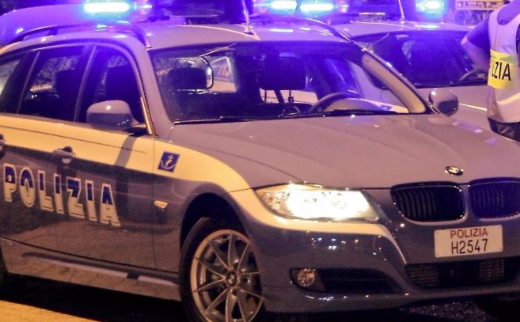 Un'auto della polizia