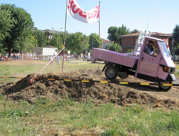 La discarica abusiva diventa una pista per Apecar