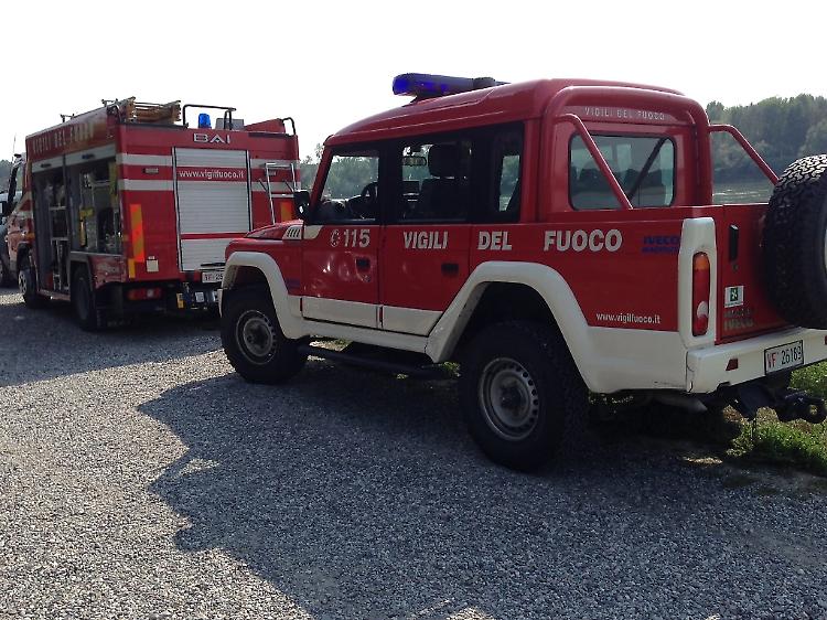 Corpo incagliato nell'attracco, mistero lungo il Po