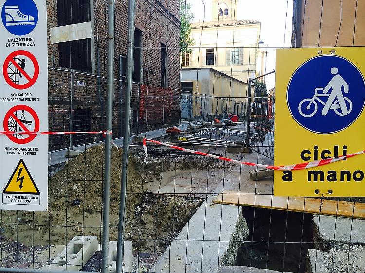 Via Plasio è ancora un cantiere