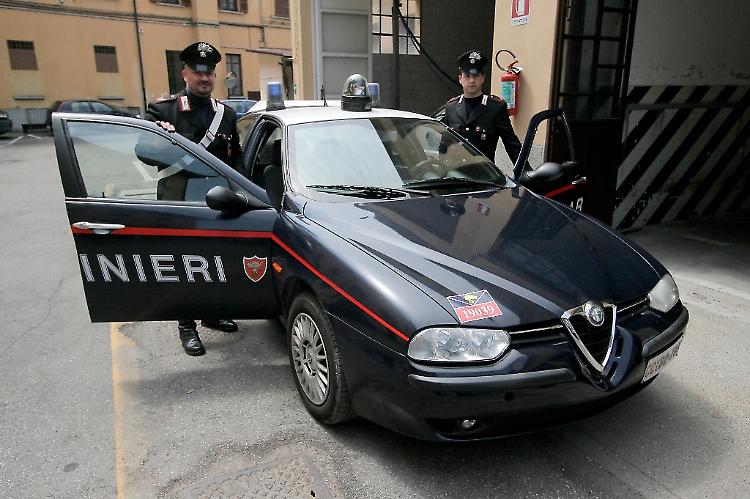 Una radiomobile dei carabinieriR