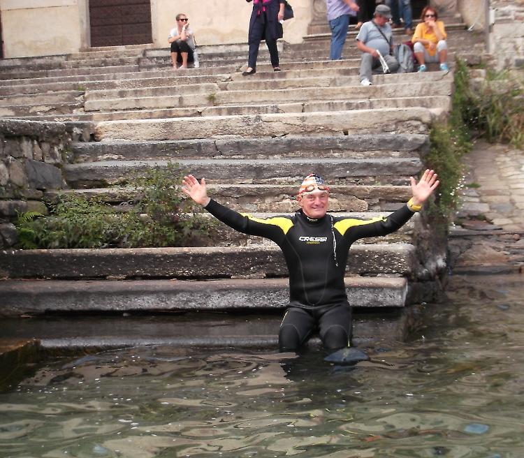 Per la pace il caimano del Po nuota nel lago d'Orta