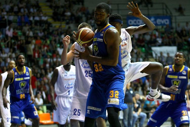 Vanoli in palla, ma sconfitta 80-73 da Cantù