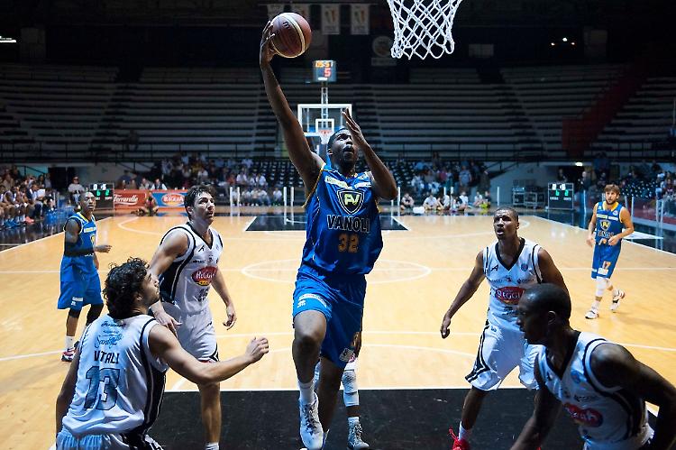 Vanoli travolta, a Caserta netto ko (92-65)