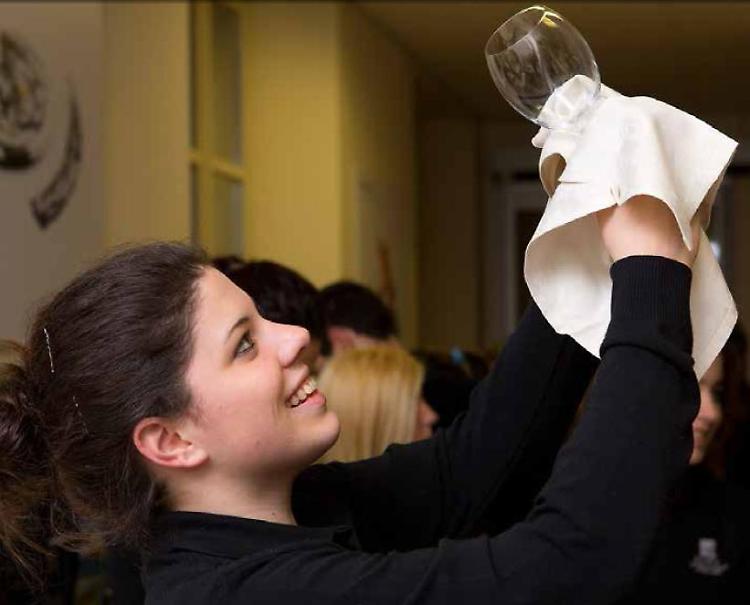 ALMA presenta il nuovo corso superiore di sala & bar