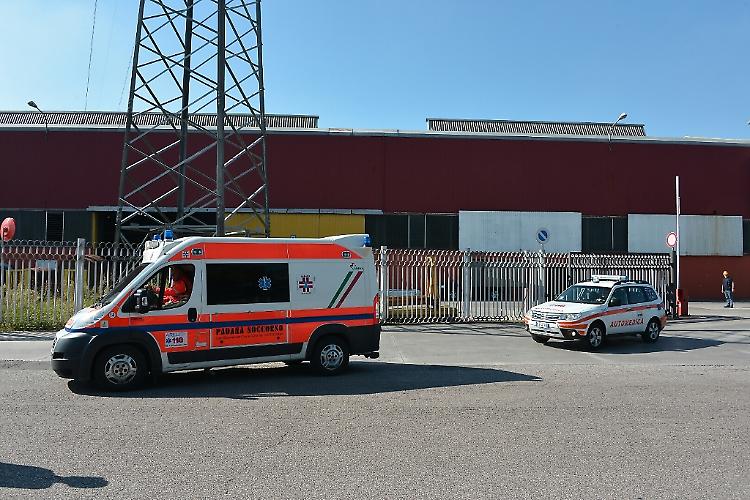 Infortunio alla Marcegaglia, schiacciamento di una gamba per un operaio
