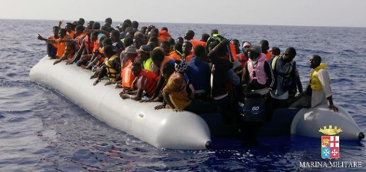 Migranti, sbarchi in Calabria e Sicilia