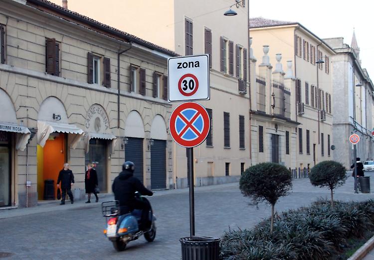 'In corso Vittorio Emanuele ogni notte bivacchi e urla'
