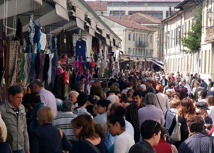 Mercato con gli occhi a mandorla