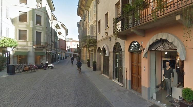 Ladri in azione in pieno centro, ripulito il negozio Chez Moi