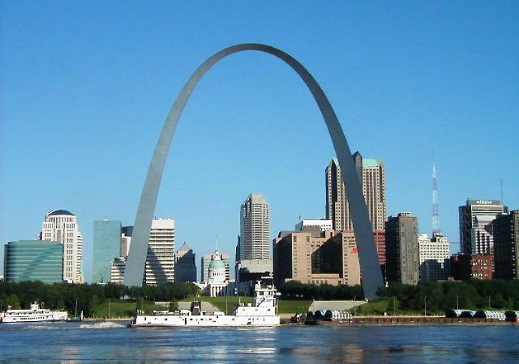 Agente di polizia uccide un 18enne nero a Saint Louis