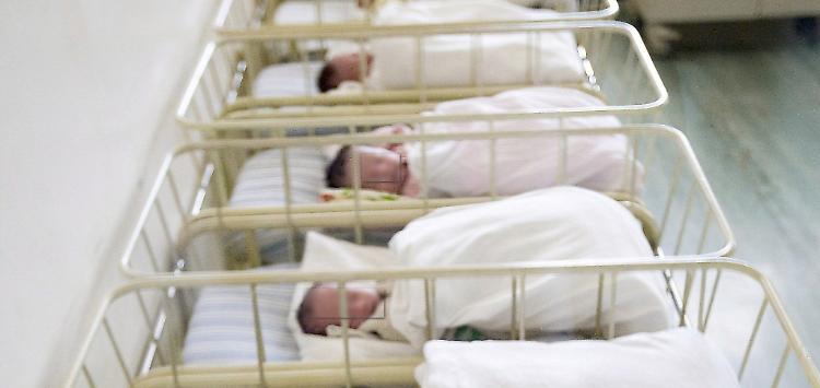 Demografia: più neonati ma la popolazione cala