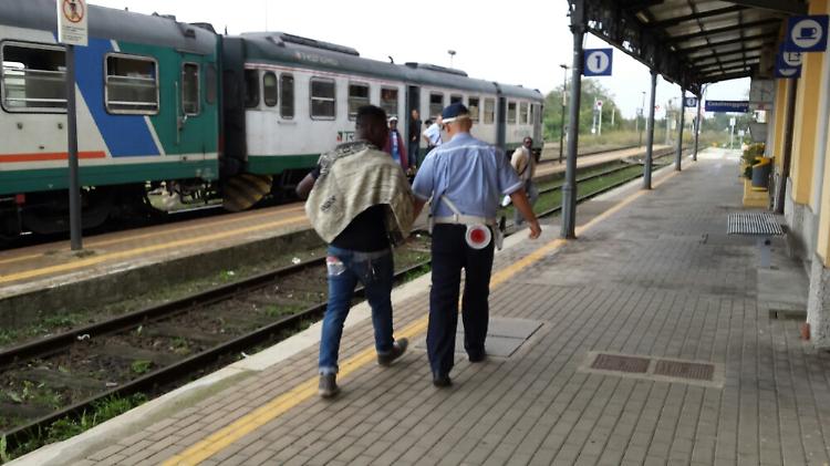 In treno senza biglietto, intervengono vigili e cc