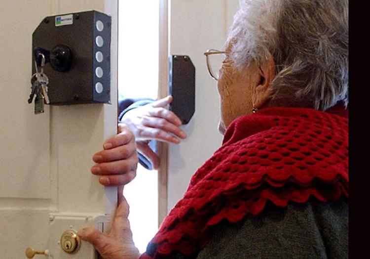 Truffa del &ldquo;finto carabiniere&rdquo;: 21enne denunciato grazie alle telecamere