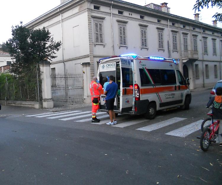 Mamma sviene in bici con a bordo il figlioletto