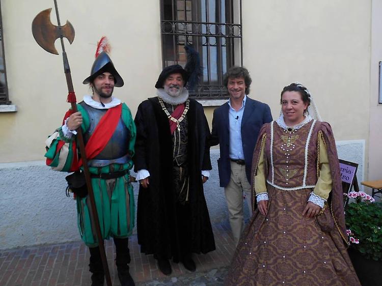 Le telecamere di Rai Tre celebrano la città ducale