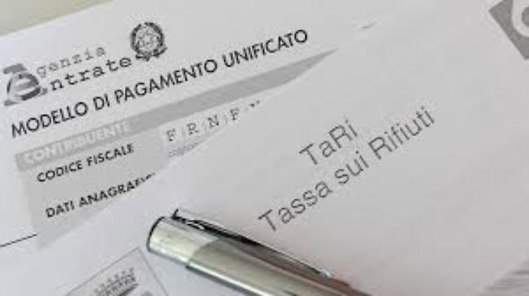 Tari, invece di inviare  i dati a Equitalia la giunta ha mandato tutto in burla