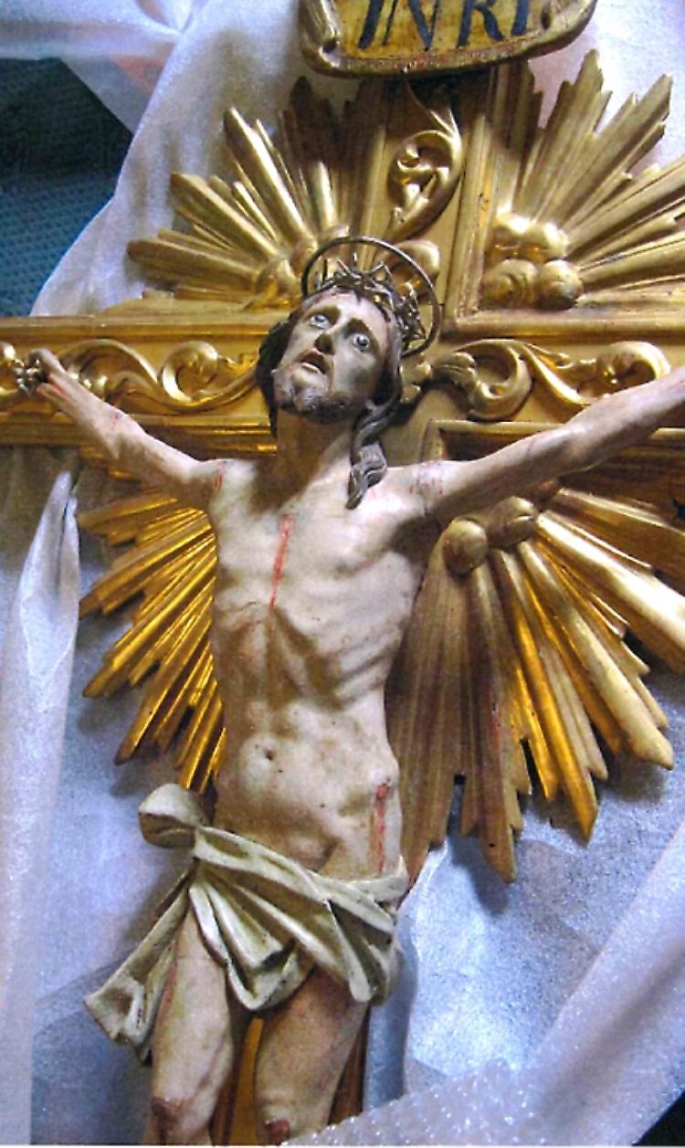 ‘Grana’ maxi-crocifisso in sala consiliare