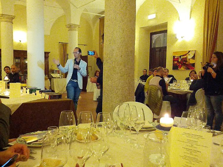 9 anni, 90 cene: la serata per James Bond diventa la festa di Mangia come scrivi