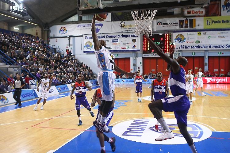 Una Vanoli travolgente (87-72) e l'Enel resta al buio