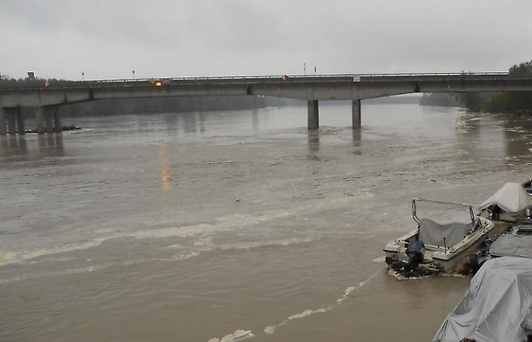 Martedì 12 giugno senso unico alternato sul ponte di Viadana