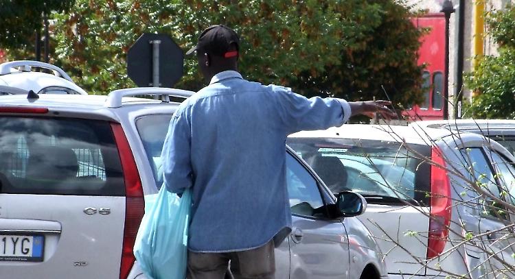 Ambulanti molesti: è tolleranza zero