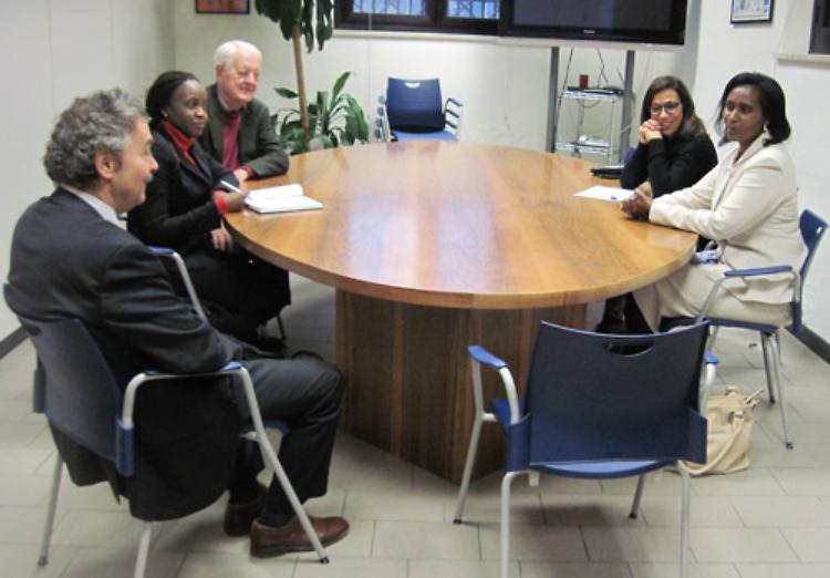 La vice ambasciatrice del Kenya in visita alla redazione del quotidiano La Provincia