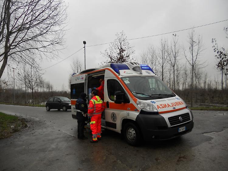 Lite per il passaggio in auto, bastonata in fronte