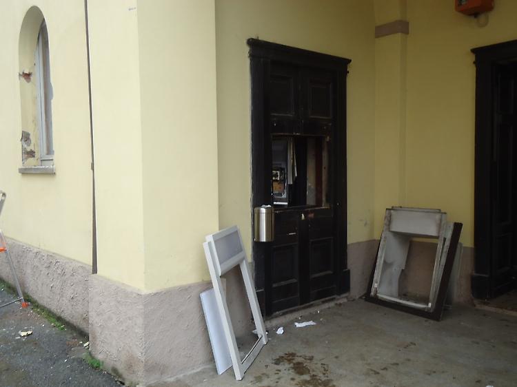 Esplosione, Bancomat sventrato e banca svaligiata