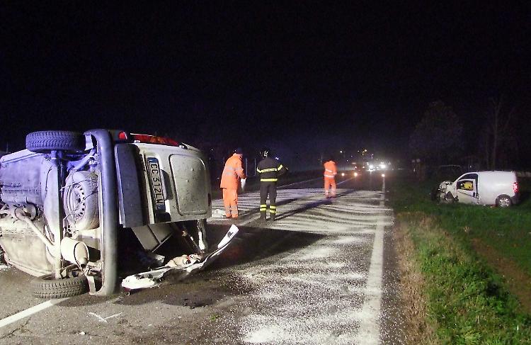 Schianto tra furgoni, due feriti gravi