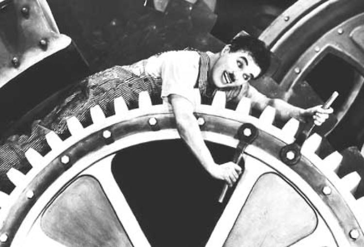 ‘Tempi moderni’ mercoledì 10 dicembre al Filo: l’operaio Charlot lotta contro gli ingranaggi