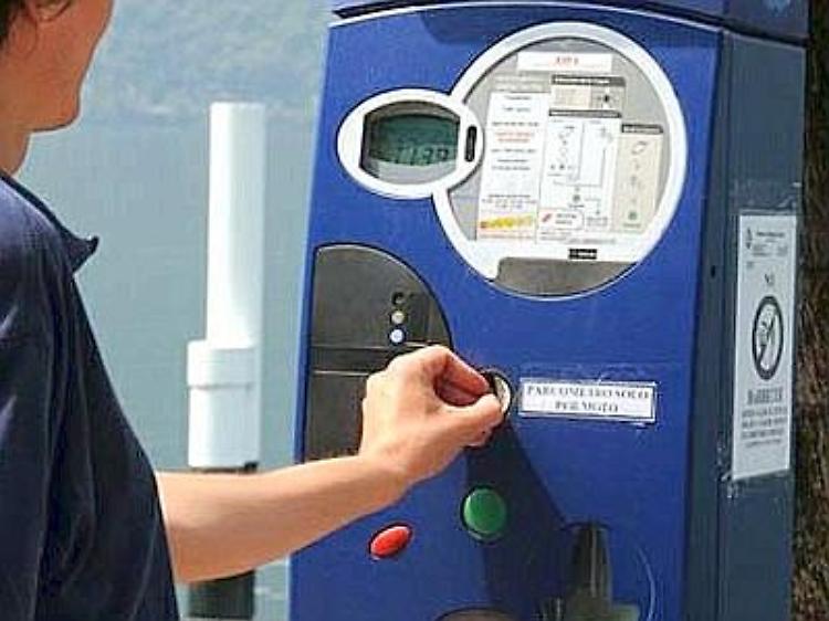 Portafogli perso e ritrovato grazie all'onestà di un dipendente comunale