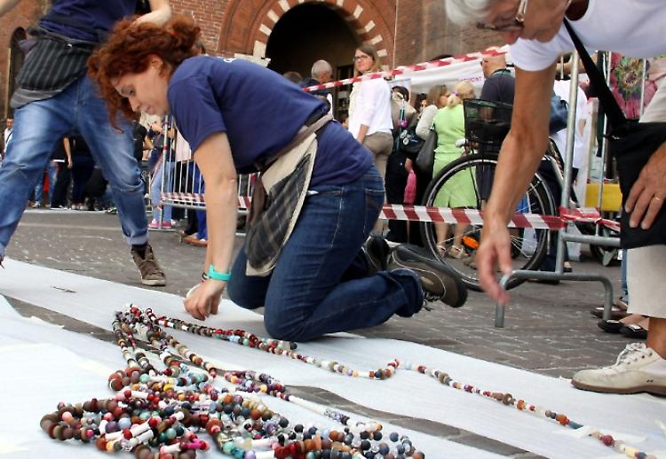 Torna la collana più lunga del mondo

 
#Unacollanaper Natale


torna la collana più lunga del mondo

 
