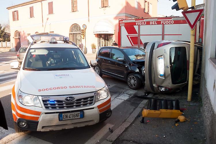 Pauroso schianto in via Castelleone
