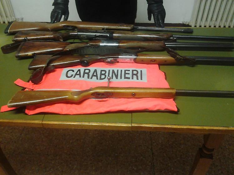 Controlli sulle armi, sequestro e denuncia per detenzione illecita