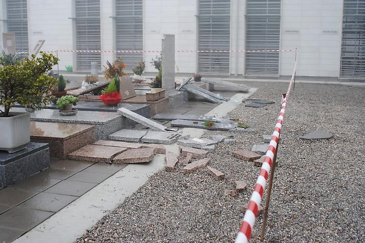 Sul raid al cimitero, l'ombra dell'avvertimento 