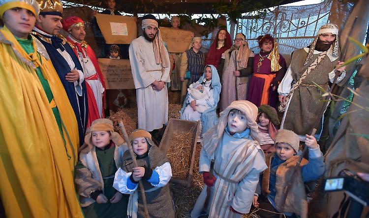 Presepe vivente dedicato alla pace