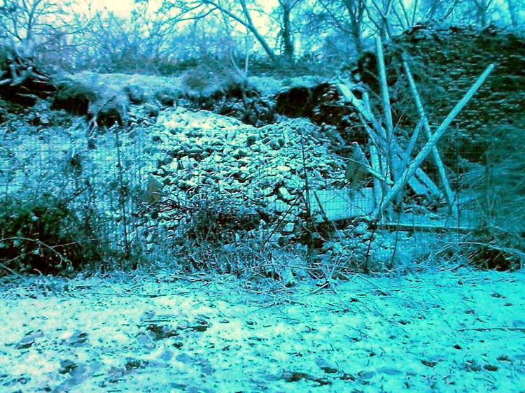 Prima nevicata, mura al collasso
