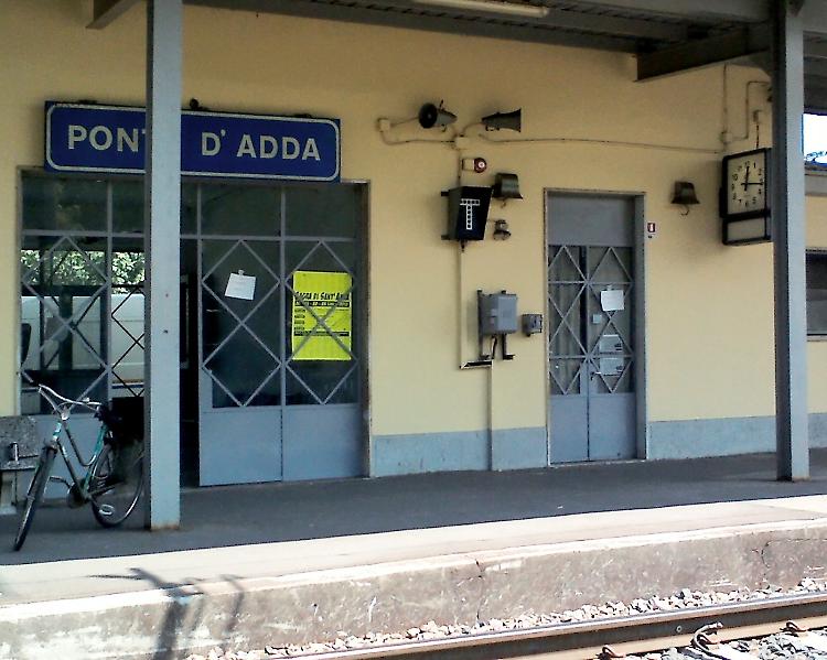 Si guasta un passaggio a livello,  disagi sulla linea di Milano